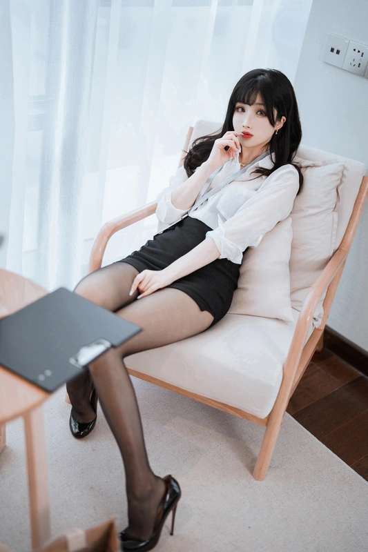 &面饼仙儿《黑丝ol制服双人》 - rioko凉凉子